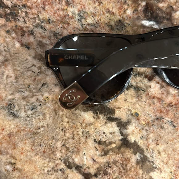 Authentic Chanel polarized sunglasses - Picture 5 of 5